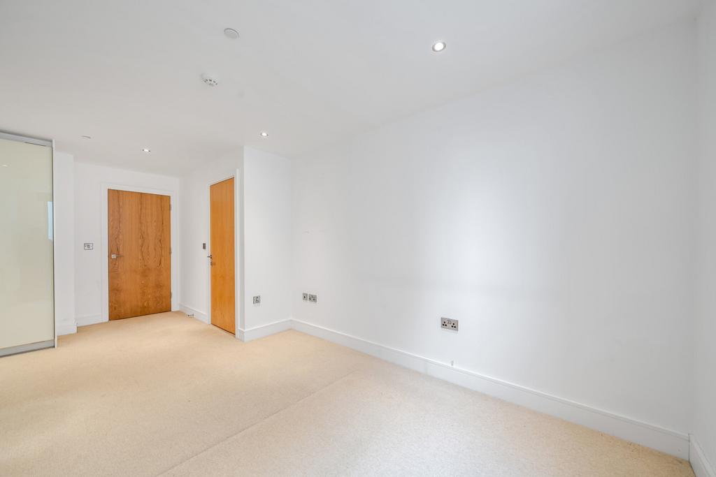 1350472-16-68caba...