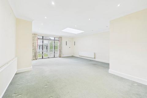 20 Howletts Lane, Ruislip, HA4 7RS