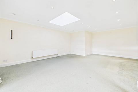 20 Howletts Lane, Ruislip, HA4 7RS