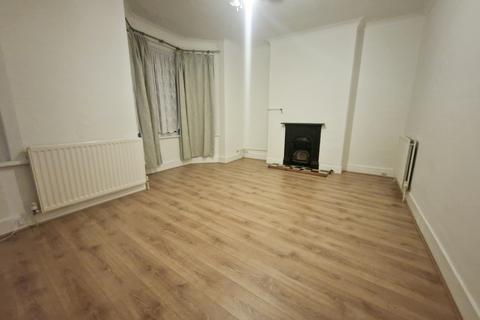 1 bedroom flat to rent, 79b Thorold Road, Ilford, Essex, IG1 4EU, UK