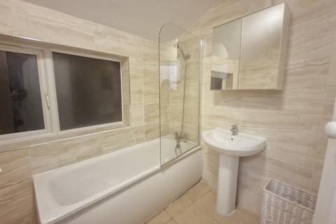 1 bedroom flat to rent, 79b Thorold Road, Ilford, Essex, IG1 4EU, UK