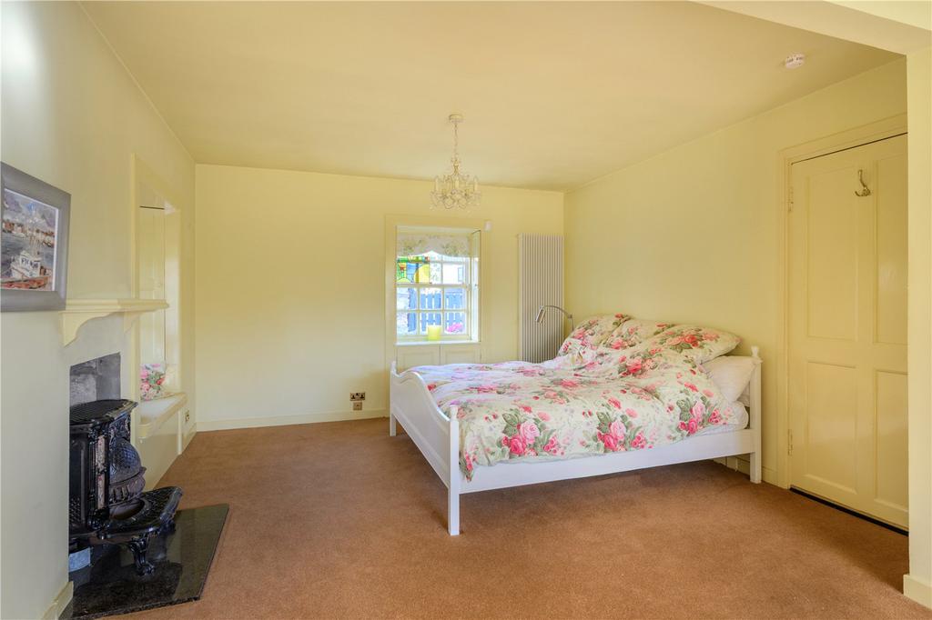 Living Room/Bedroom