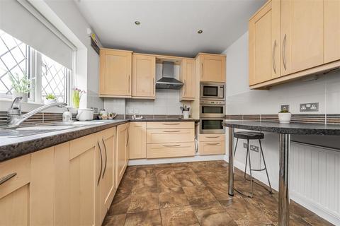 2 Heracles Close, Park Street, St Albans, AL2 2JN