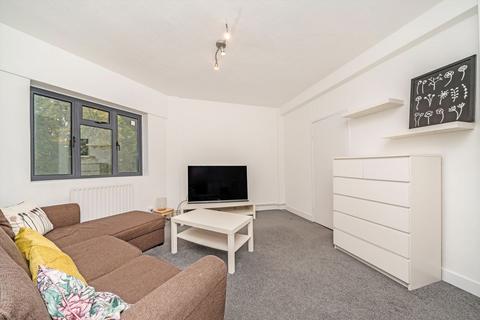 2 bedroom flat to rent, Kingsbridge Avenue, London W3