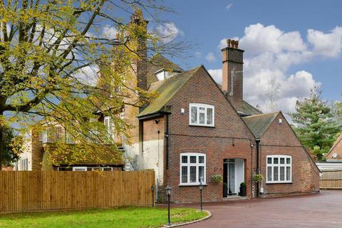 undefined, Woodland Way, Kingswood