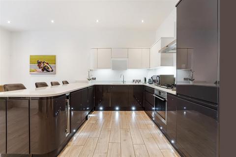3 bedroom apartment for sale, Woodland Way, Kingswood