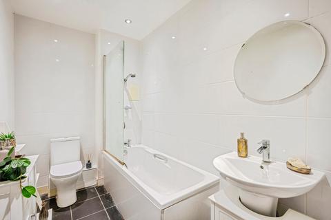 2 bedroom flat for sale, Wood Grove, Witham, CM8