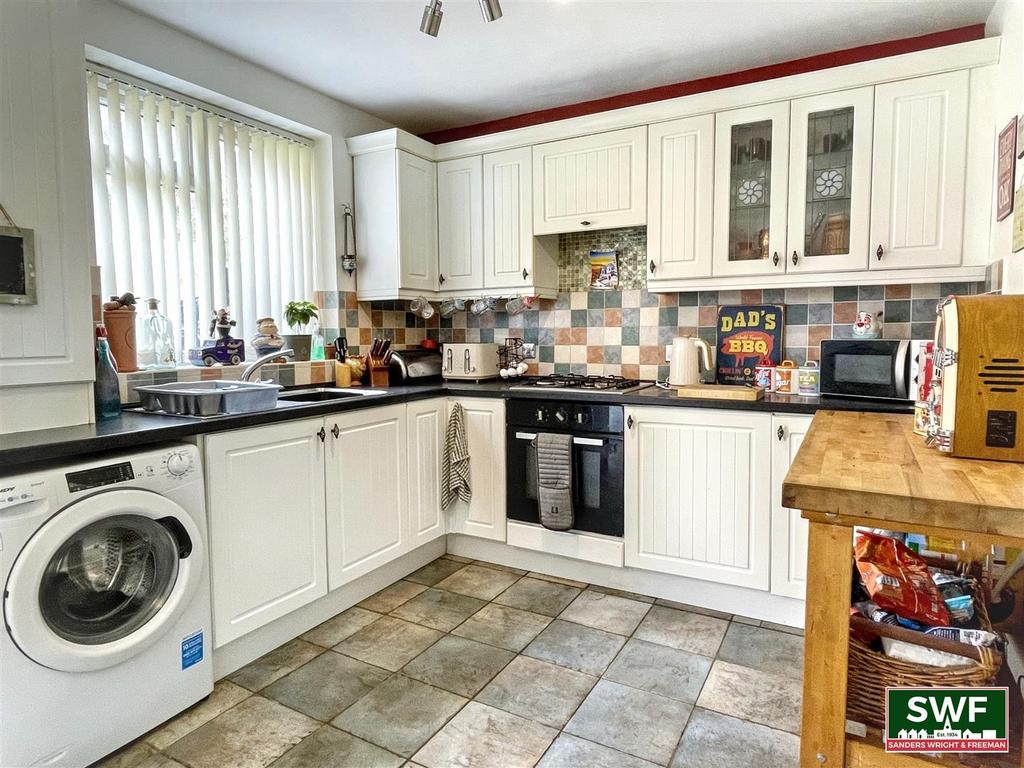 Kitchen1.jpg