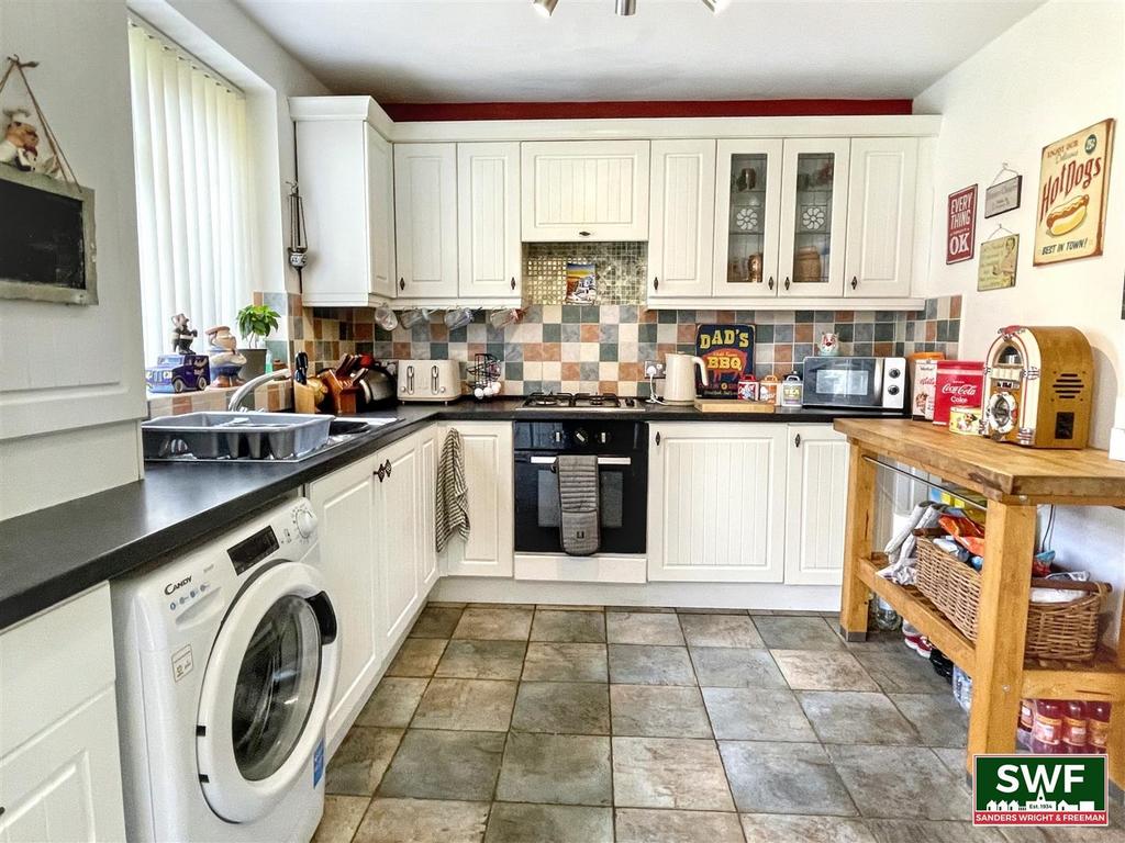 Kitchen2.jpg