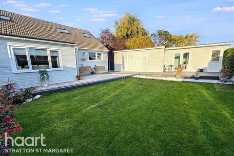19 Hackleton Rise, Stratton St Margaret, Swindon, SN3 4EF