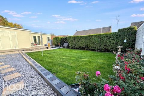 19 Hackleton Rise, Stratton St Margaret, Swindon, SN3 4EF