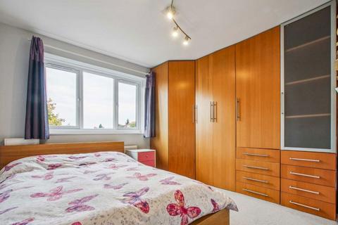 undefined, Clandon Gardens, London N3