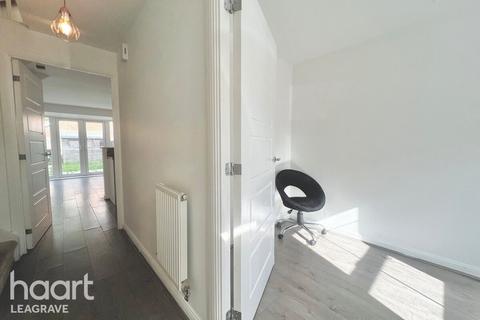 undefined, Currency Close, DUNSTABLE
