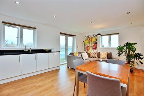 2 bedroom flat for sale, Mills Court,Todd Close, Borehamwood