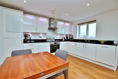 2 bedroom flat for sale, Mills Court,Todd Close, Borehamwood