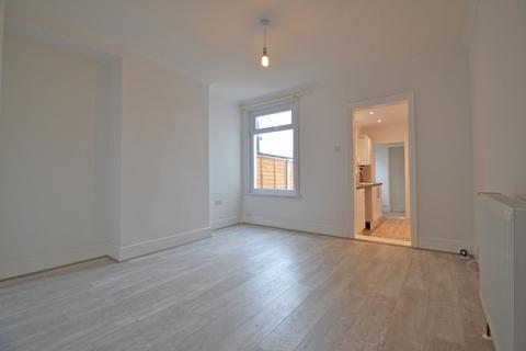 3 bedroom terraced house to rent, Tonge Road, Sittingbourne ME10