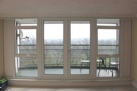 2 bedroom apartment for sale, GREENWICH HEIGHTS SE18 4NP