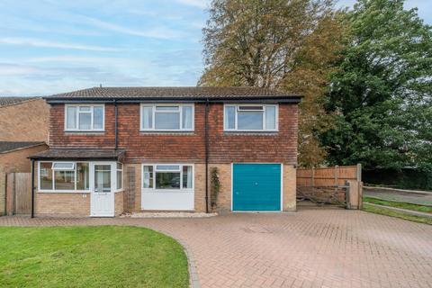 Wesley Close, Horley, Surrey, RH6