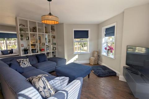 4 bedroom detached house for sale, Moor End Road, Halifax HX2