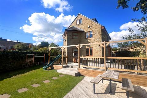 4 bedroom detached house for sale, Moor End Road, Halifax HX2