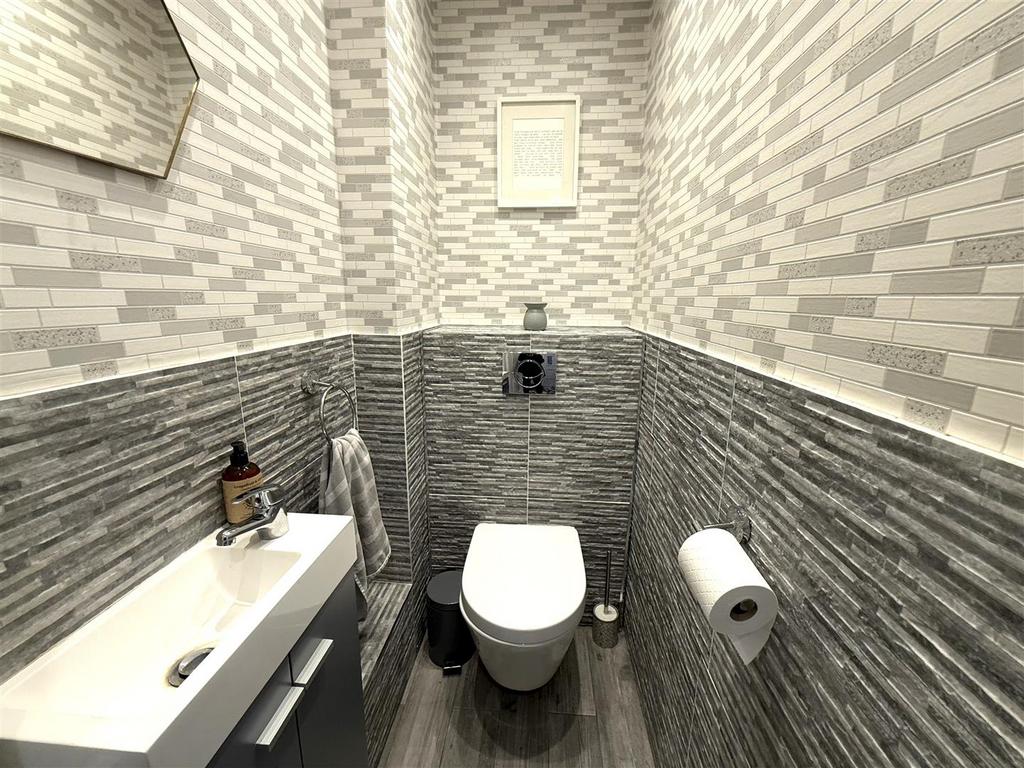 6 st ben wc.jpeg