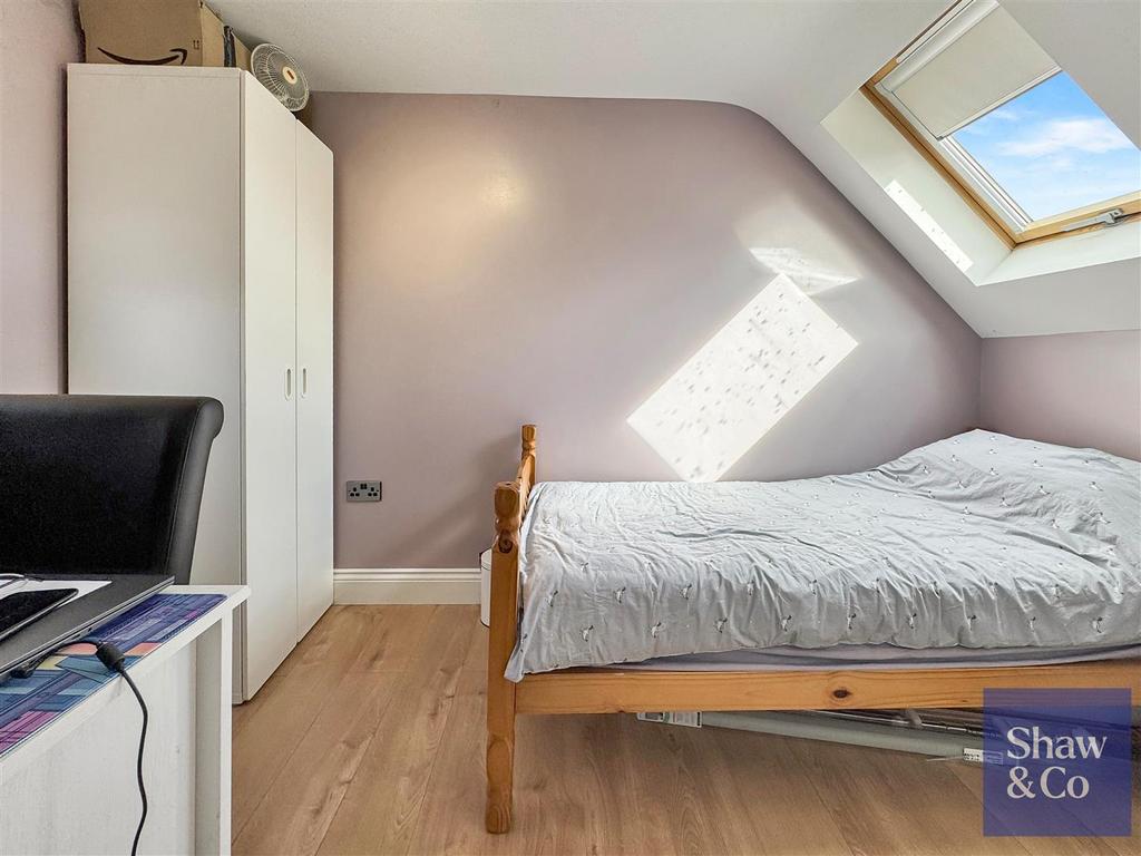 Bed 5.jpeg