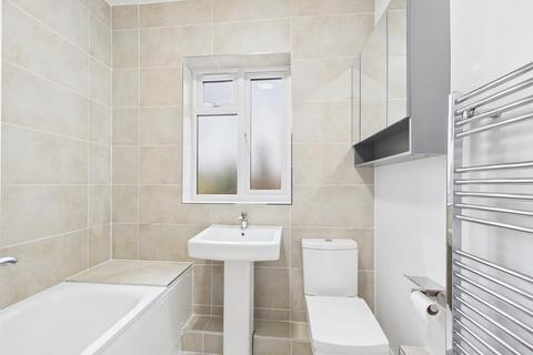 2 bedroom flat for sale, The Avenue, London