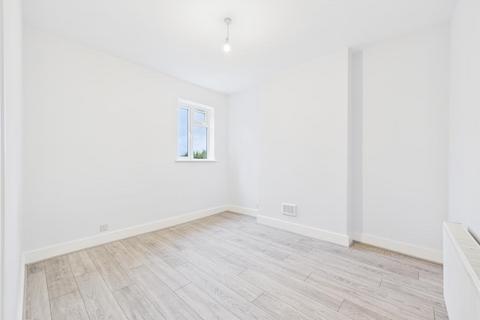 2 bedroom flat for sale, The Avenue, London