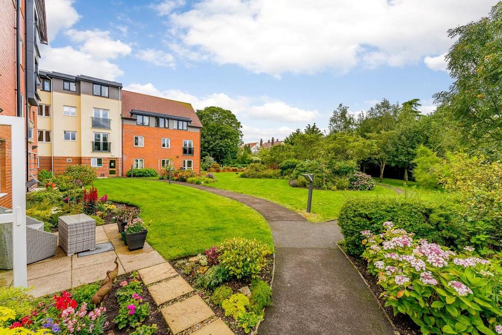 8563278-Stills-exterior06(1) (Medium).jpg