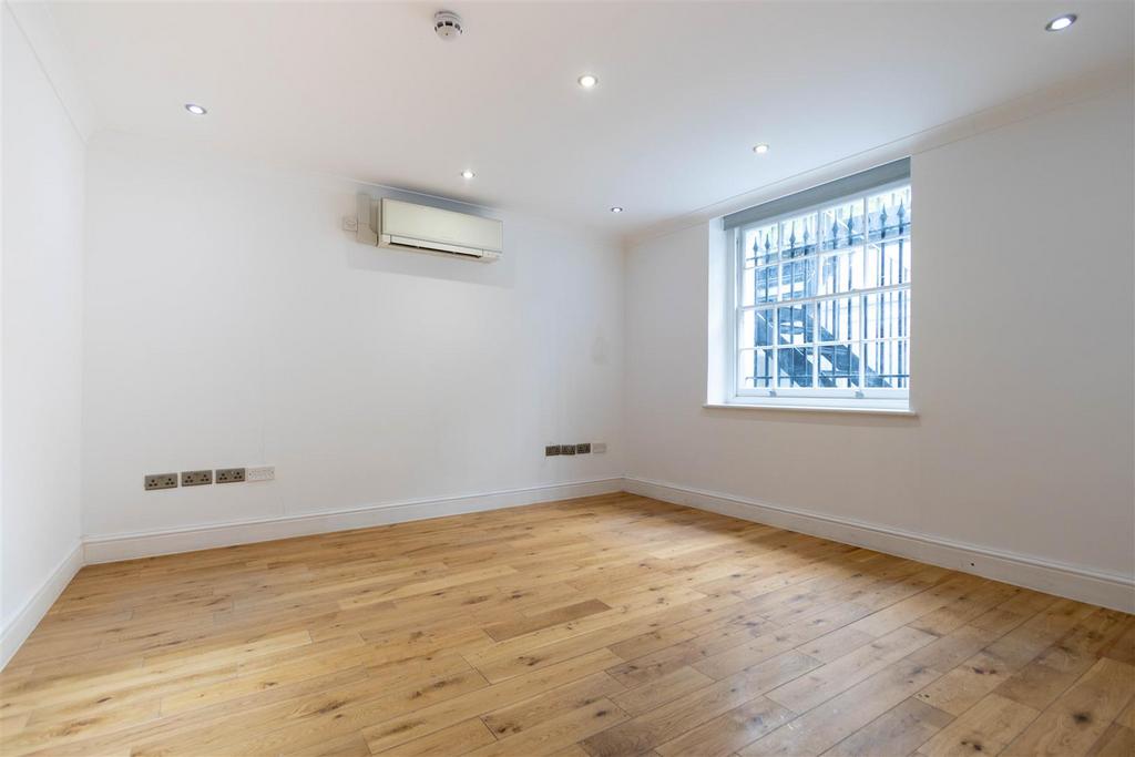 Bedroom 1.jpg