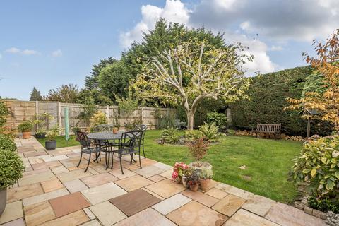 2 bedroom bungalow for sale, Allen Road, Great Bookham, KT23