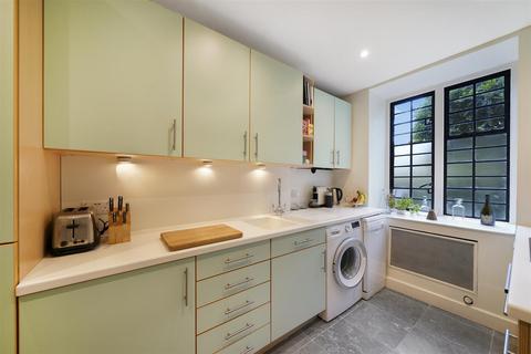 3 bedroom flat for sale, Glenalmond House, Manor Fields, London