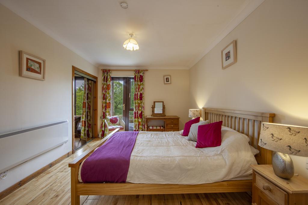 1 Z6 E0689 Master Bedroom Culzean