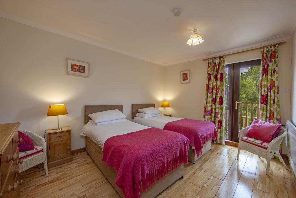 1 Z6 E0677 Culzean Twin Bedroom