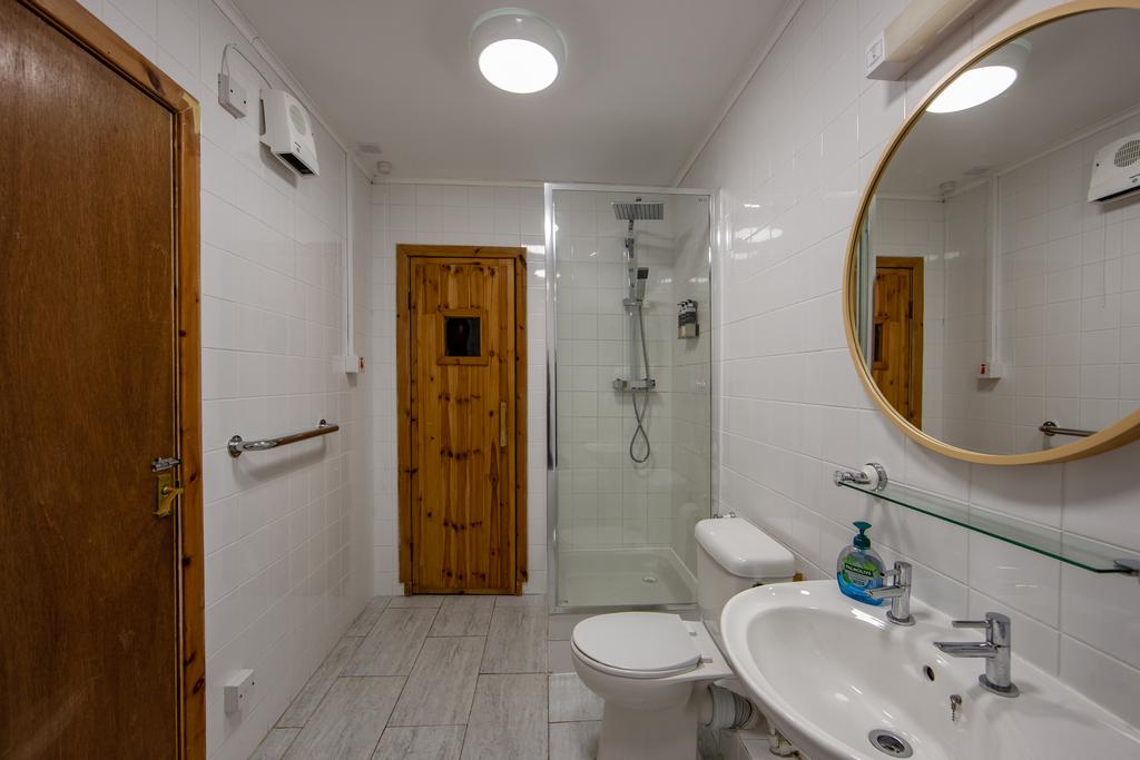 1 Z6 E0542 Culzean Bathroom