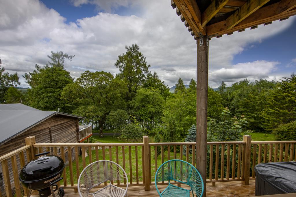 1 Z6 E0598 culzean decking