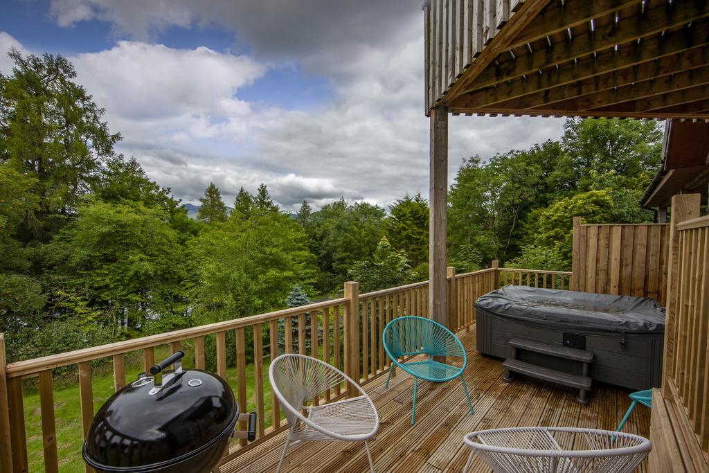 1 Z6 E0609 Culzean Decking