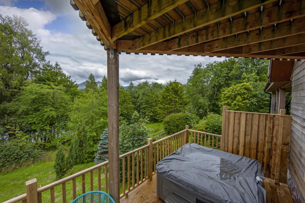 1 Z6 E0617 Decking Culzean