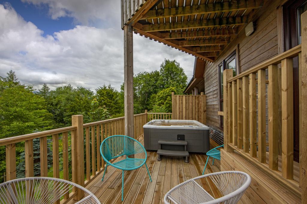 1 Z6 E0592 Culzean decking