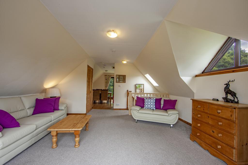 1 Z6 E0583 Culzean Lounge