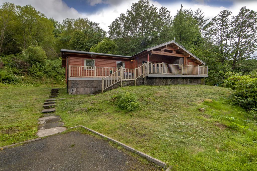 1 Z6 E0918 carrick Exterior