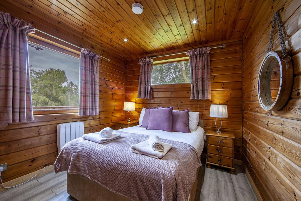 1 Z6 E0862 Master Bedroom Carrick