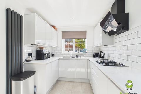 1 Dundee Gardens, Basingstoke, RG22 5DX