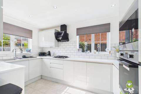 1 Dundee Gardens, Basingstoke, RG22 5DX