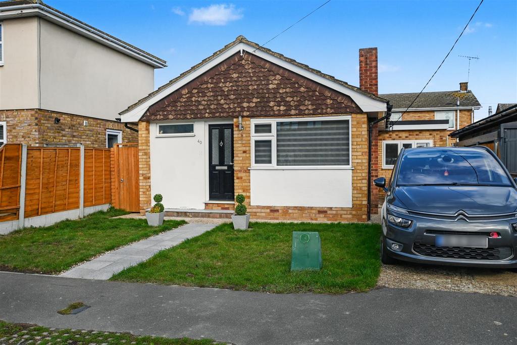 Detached house exterior, driveway