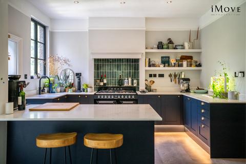 4 bedroom semi-detached house for sale, Milestone Road, London SE19