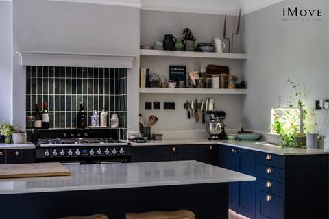 4 bedroom semi-detached house for sale, Milestone Road, London SE19