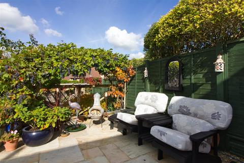 6 Elmer Close, Malmesbury, SN16 9UE