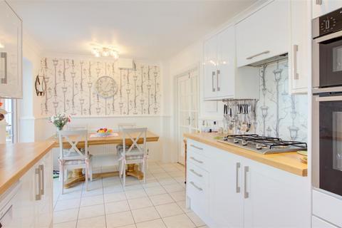 6 Elmer Close, Malmesbury, SN16 9UE
