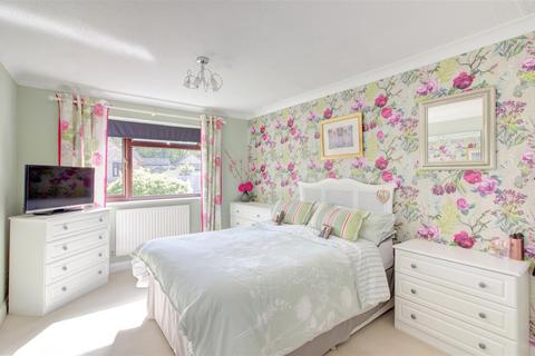 6 Elmer Close, Malmesbury, SN16 9UE